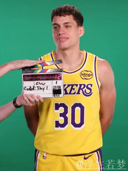 湖人官宣：球队签下克里斯-马农双向合同